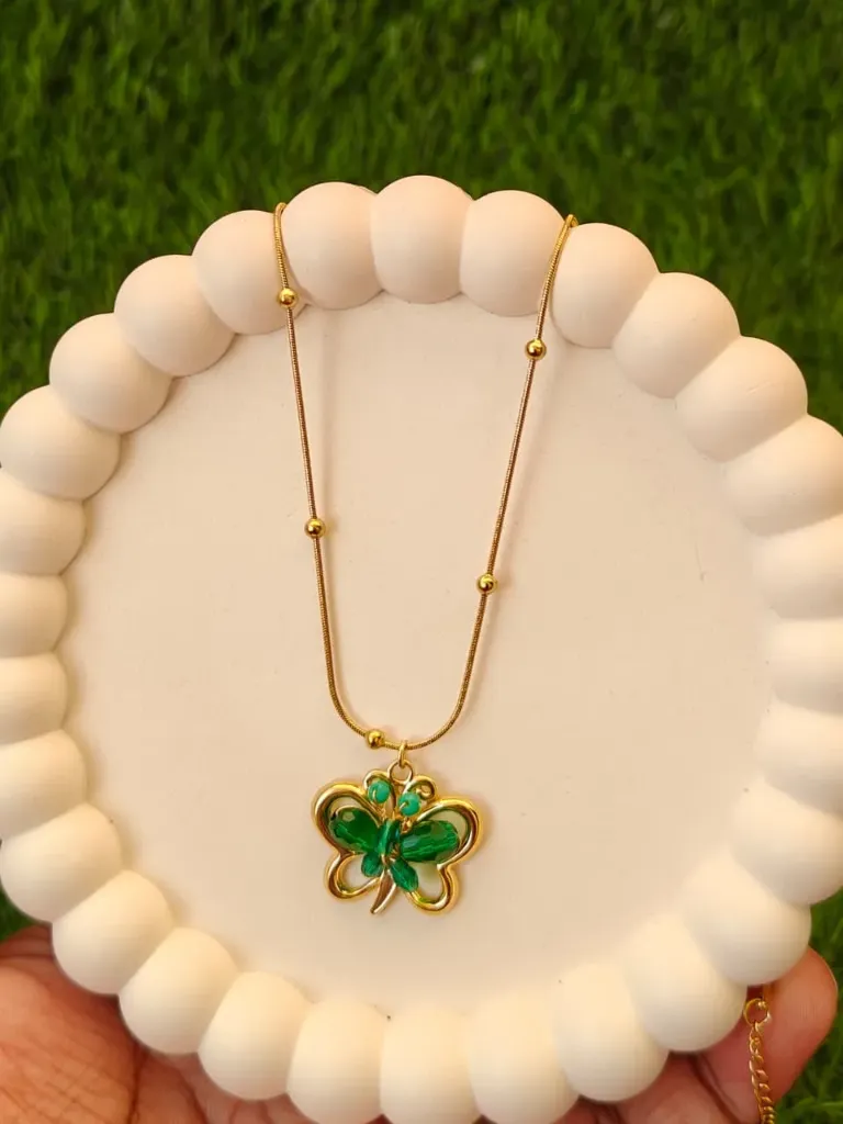 [AM-NL-00000147] Emerald Butterfly Pendant Chain