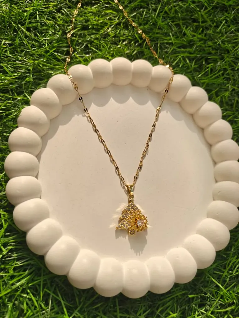 [AM-NL-00000150] Crystal Studded Xmas Tree Pendant