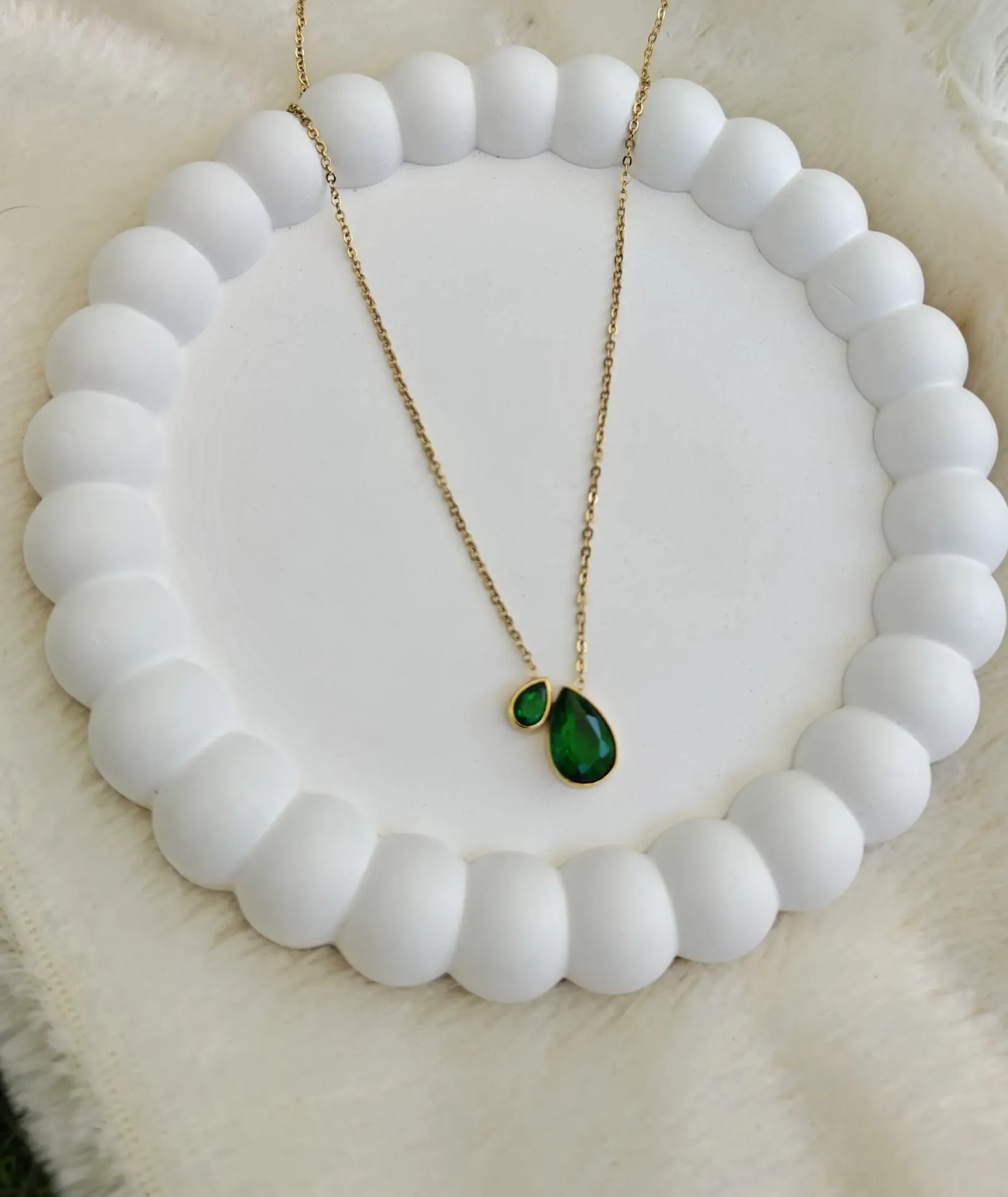 [AM-NL-00000158] Asmystrical Emerald Drops Pendant - Green