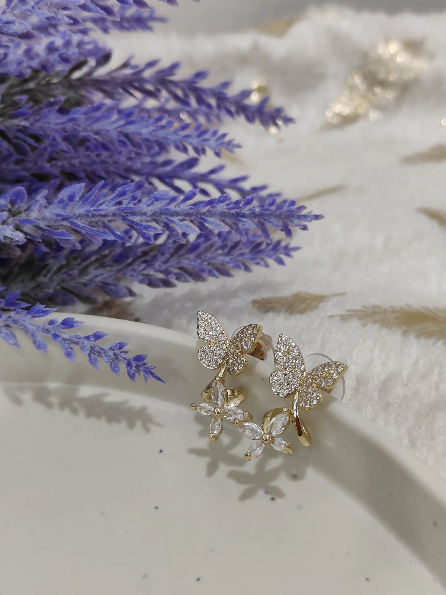 [AM-ER-0000037] Adorned Flutter Studs