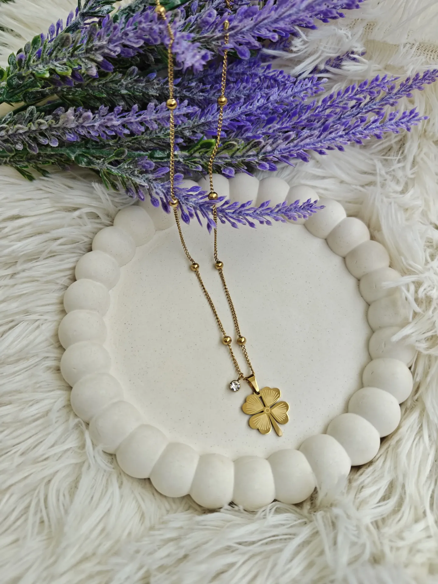 [AM-NL-00000175] Clover and Crystal Pendant Chain