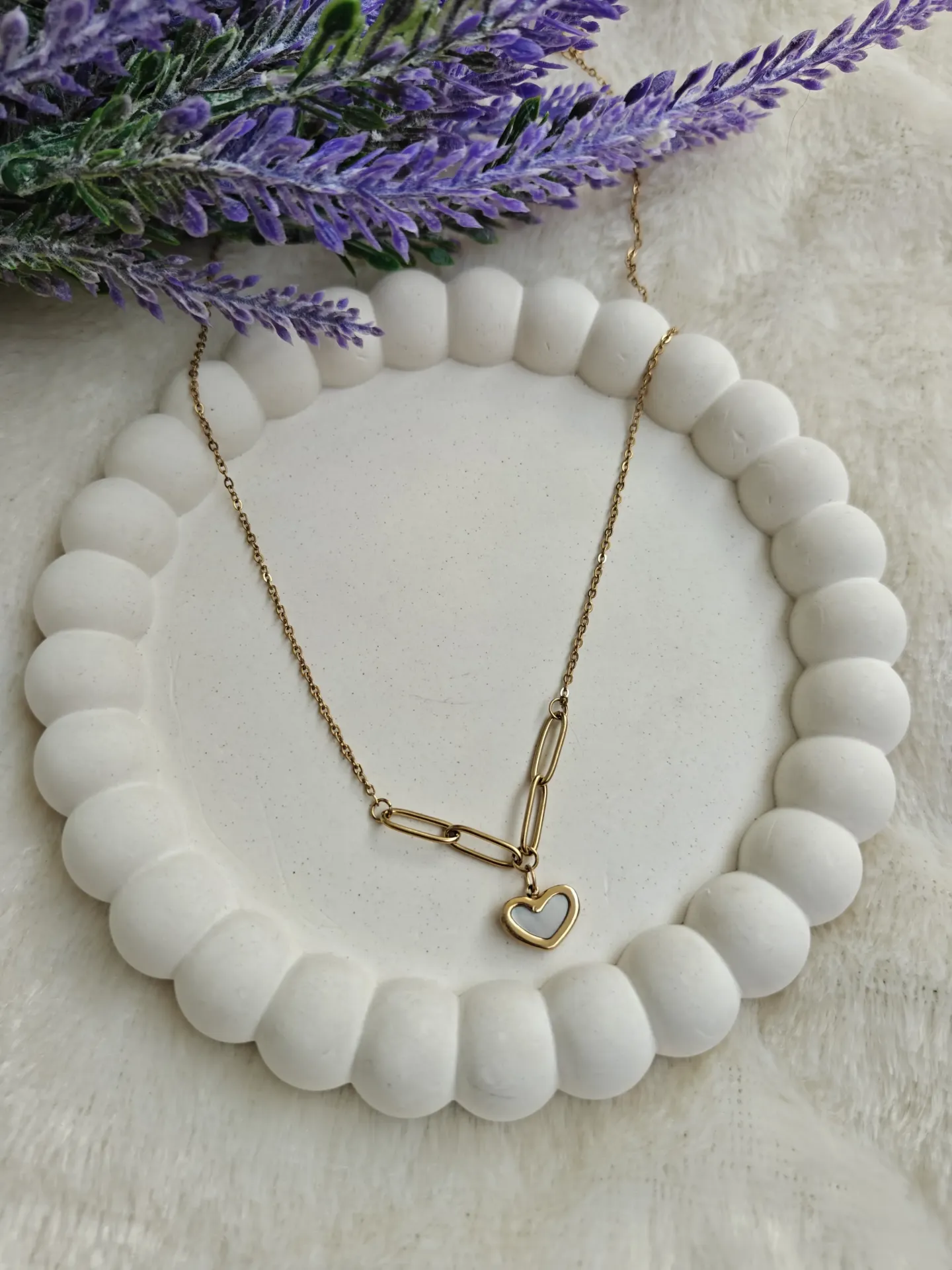 [AM-NL-00000180] Encased heart Chain pendant