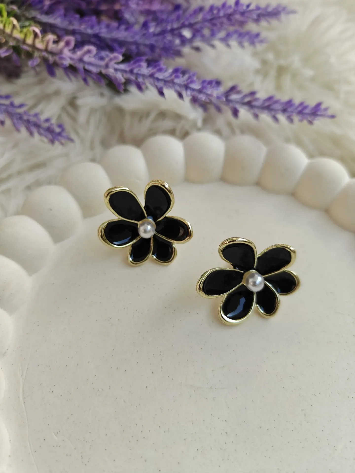 [AM-ER-00000185] Floral elegance - Black