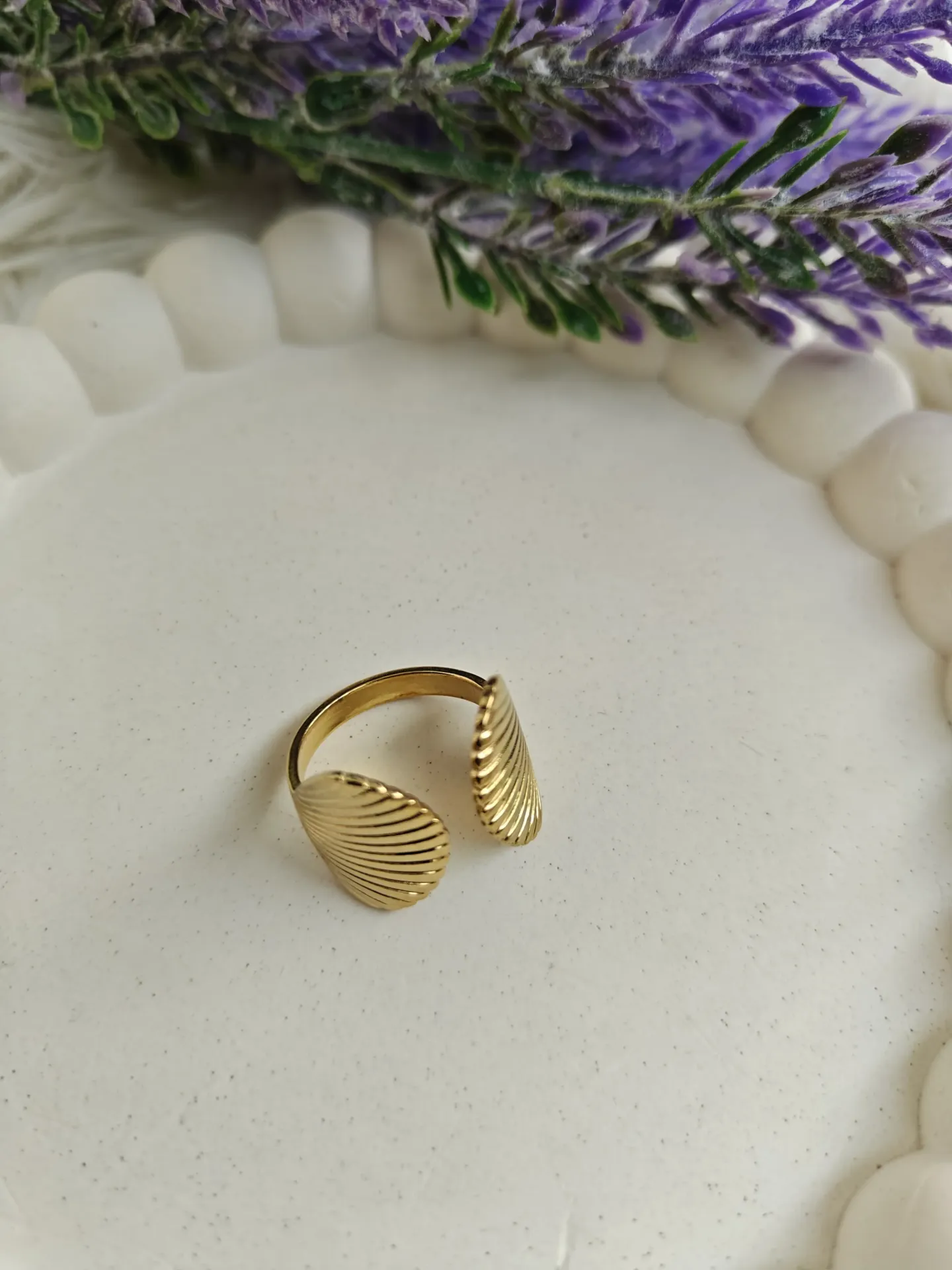 [AM-RG-00000190] Shell Finger Ring