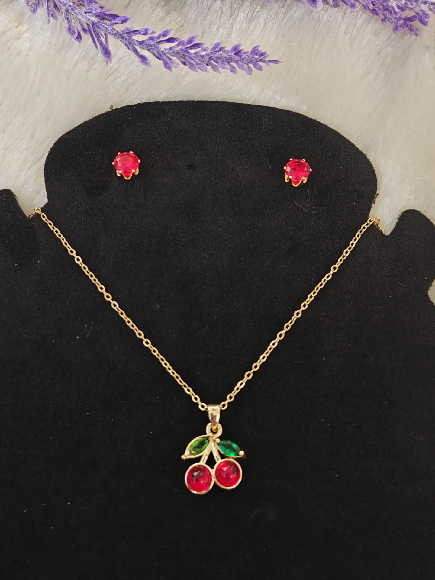 [AM-CB-00000211] Cherry with leaves - Necklace and Studds combo