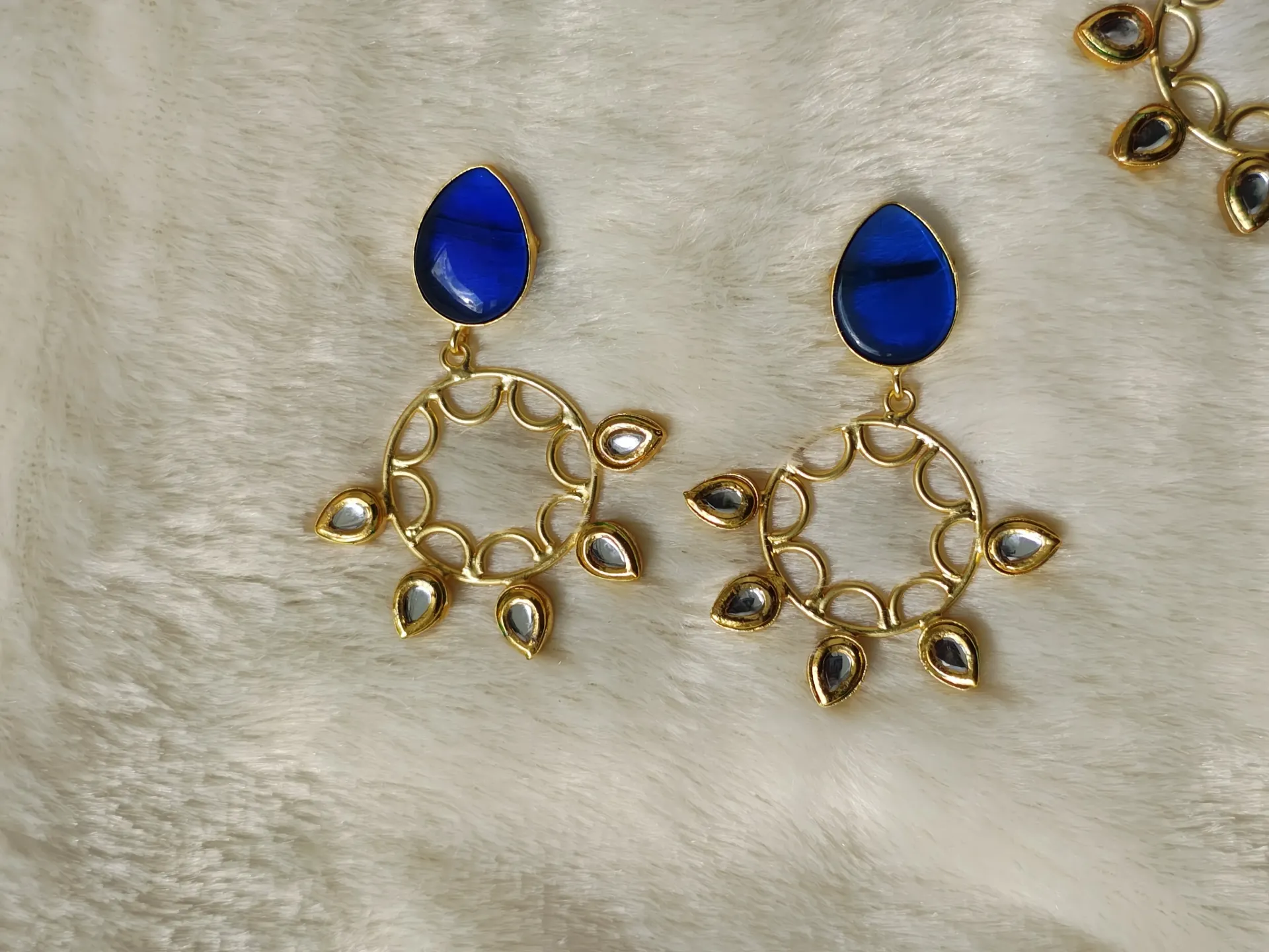 [AM-ER-0000054] Sunbeam Chandelier - Blue