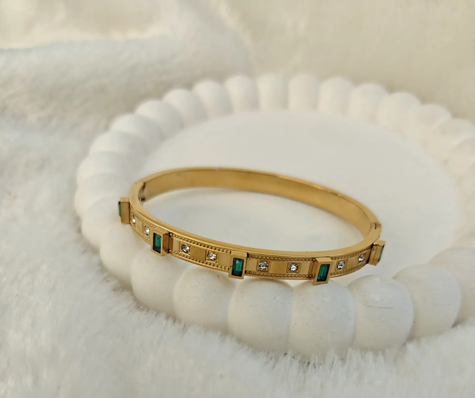 [AM-BL-0000088] Emerald Garden Symphony Bracelet