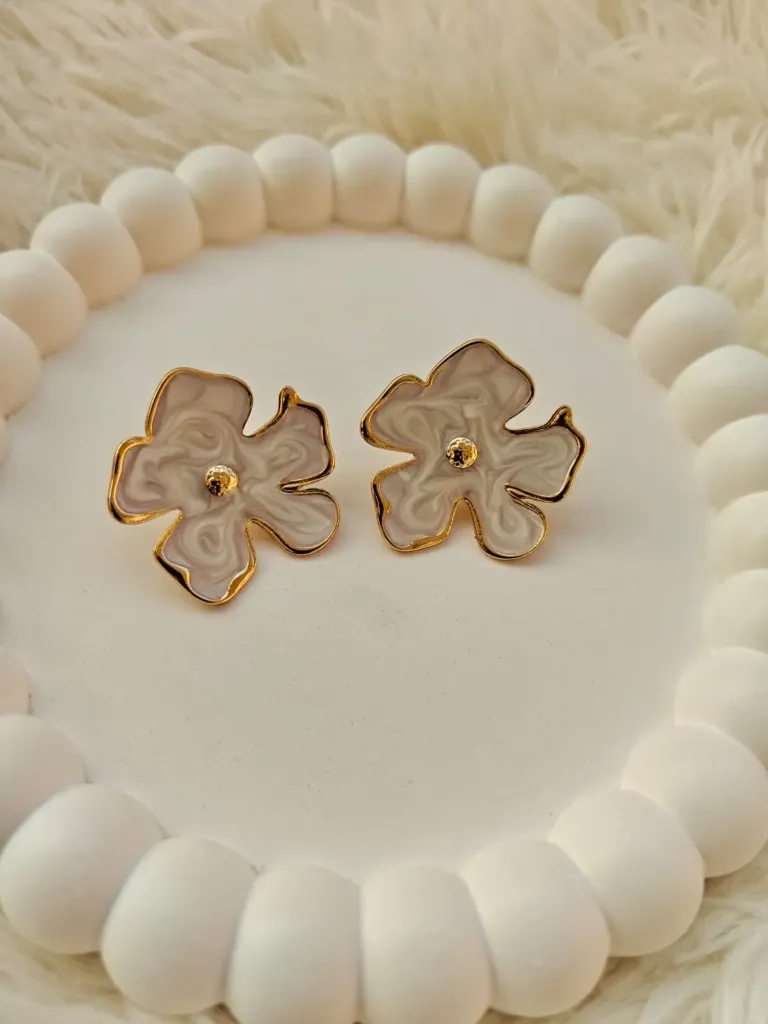 [AM-ER-0000095] Flora Enamel Earring - White