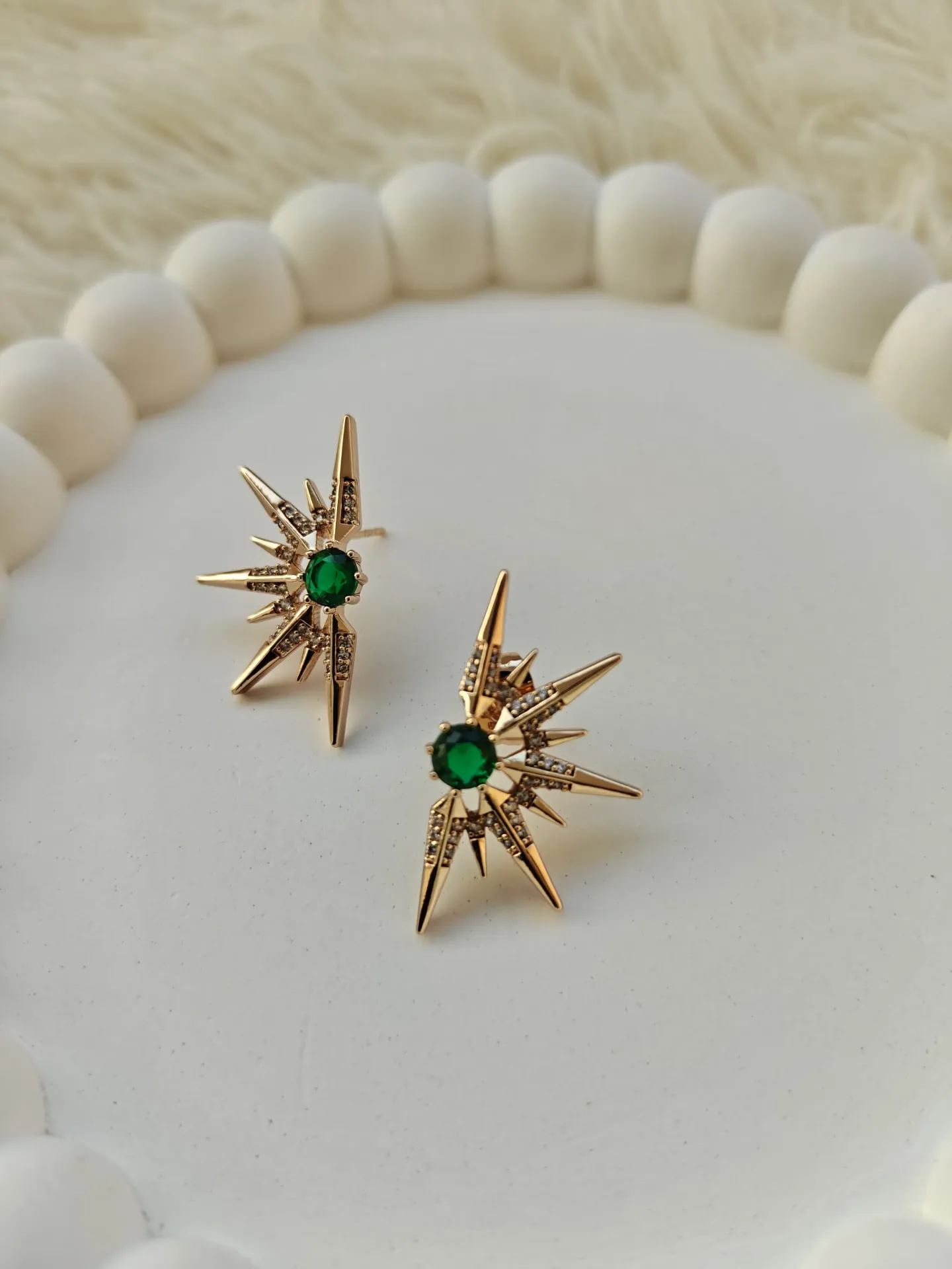 [AM-ER-00000101] Royal Armour Earrings - Green